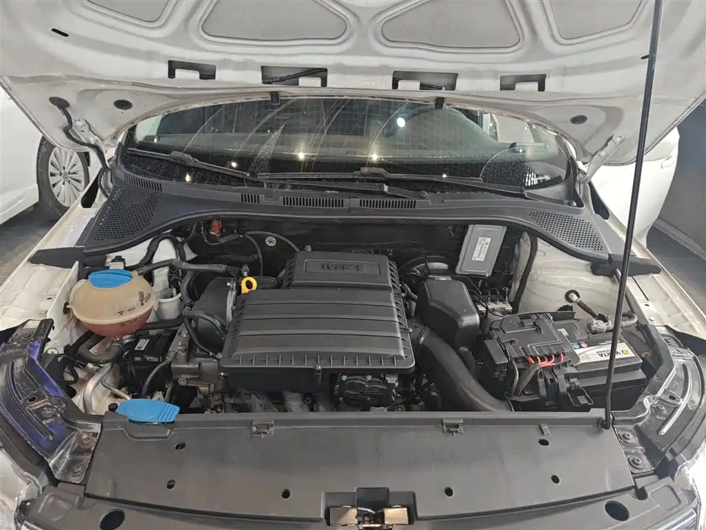 Škoda Skoda Rapid Spaceback 2016 1.6L Manual Pioneer Edition фото 16