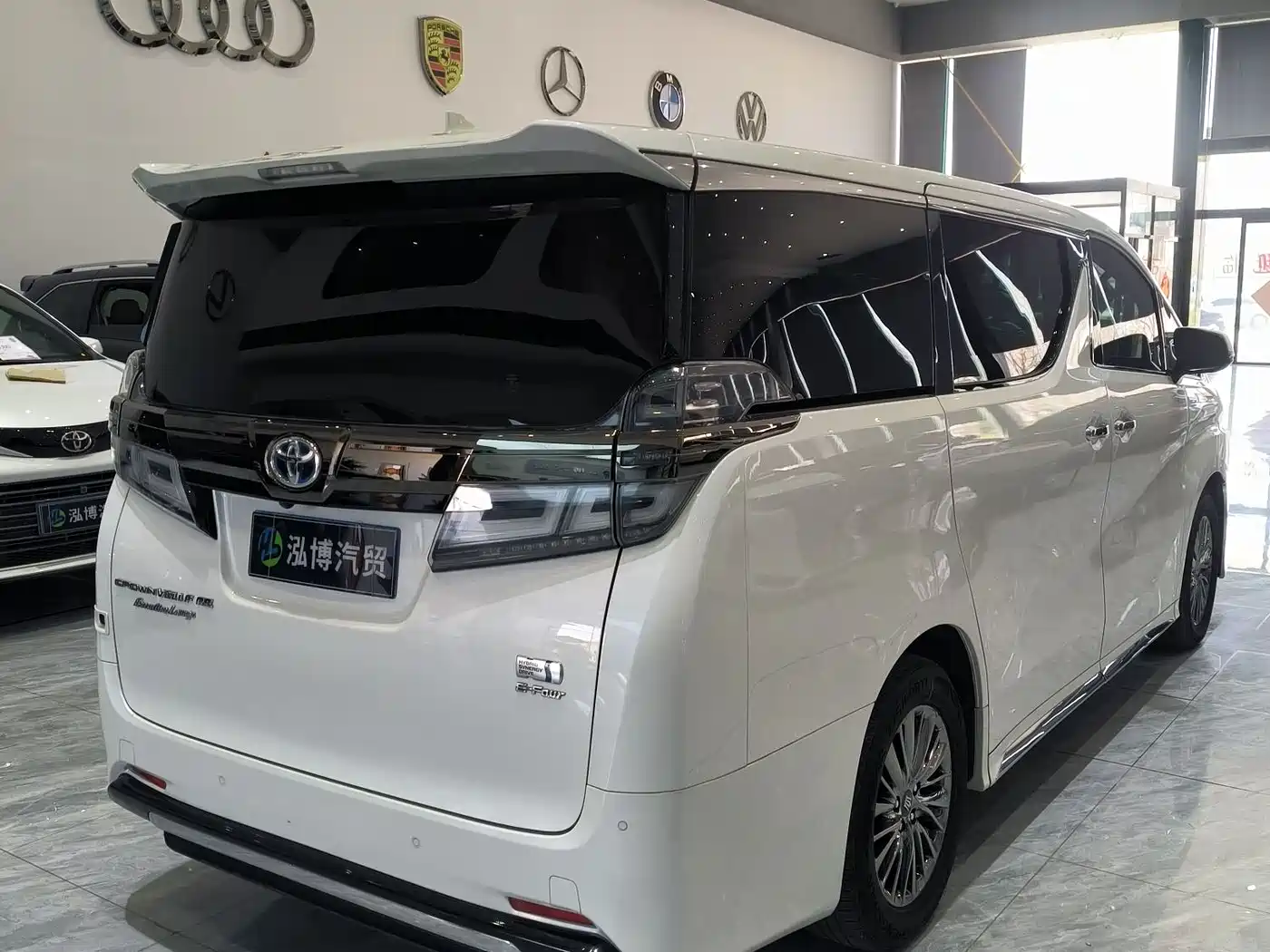 Toyota Vellfire 2023 Crown Hybrid 2.5L HV Ultimate фото 18