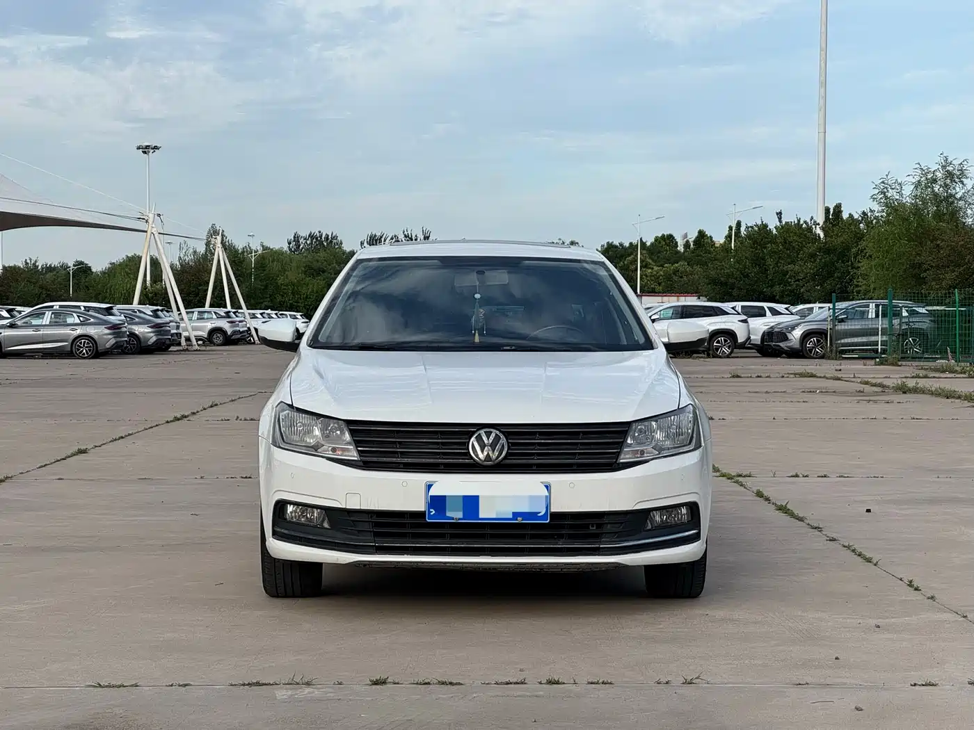 Volkswagen Lavida 2017 1.6L Automatic Comfort Edition фото 2