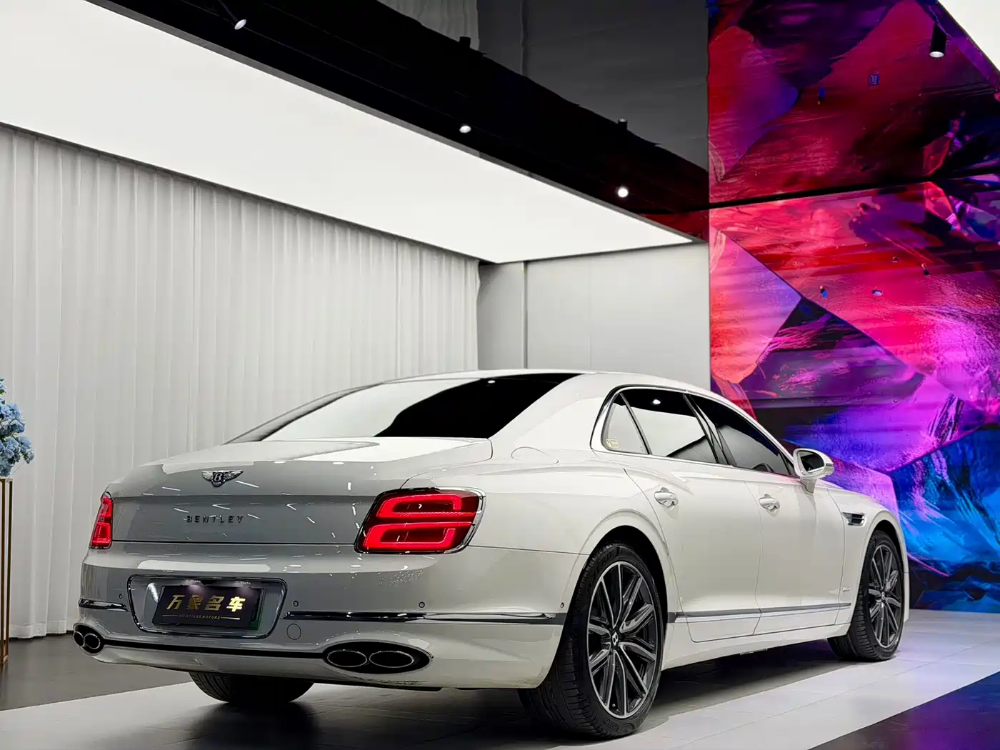 Bentley Flying Spur Plug-in Hybrid 2022 2.9T V6 Hybrid фото 15