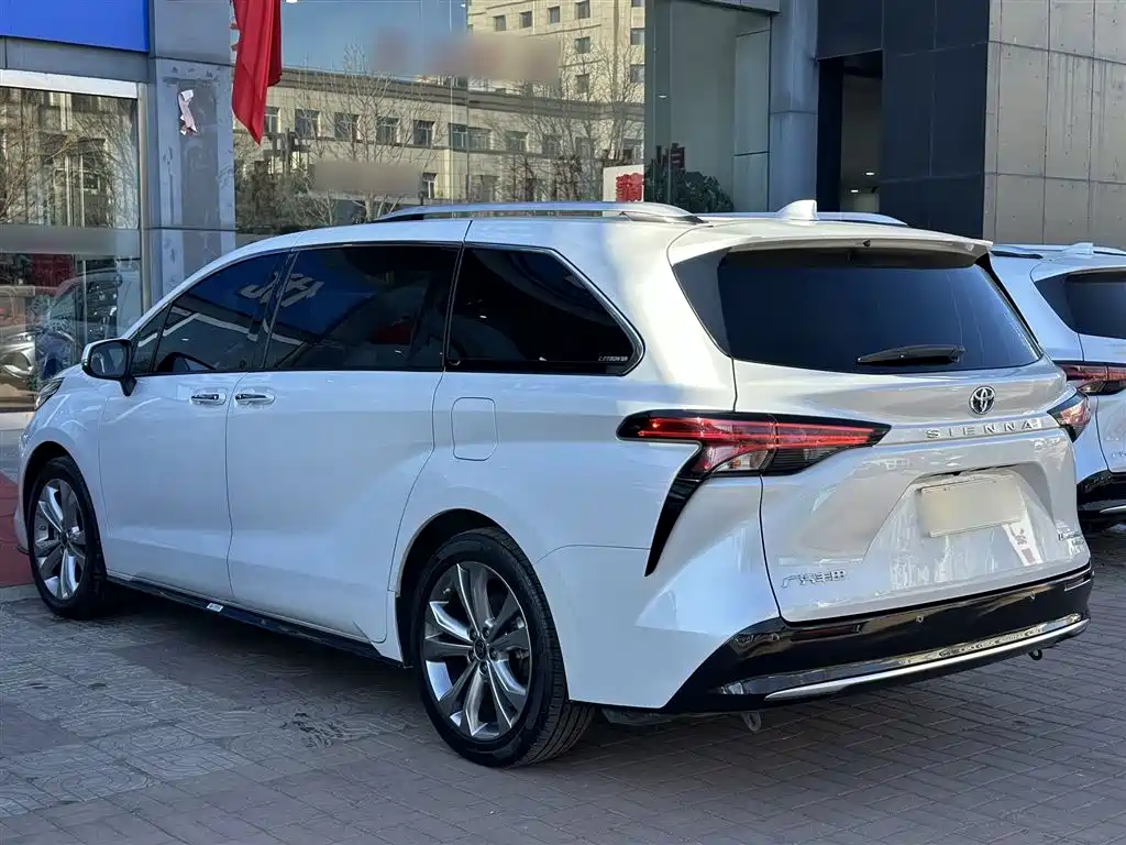 Toyota Sienna 2023 2.5L Hybrid Ultimate Edition фото 21