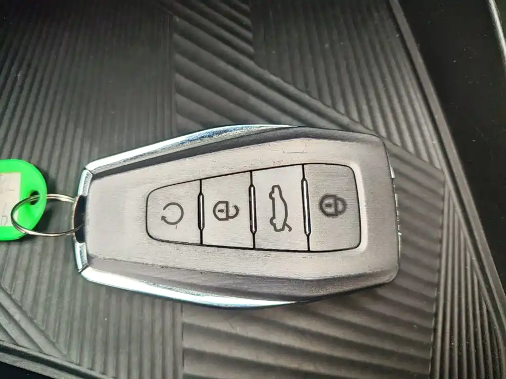 Фото 9 - Geely Coolray