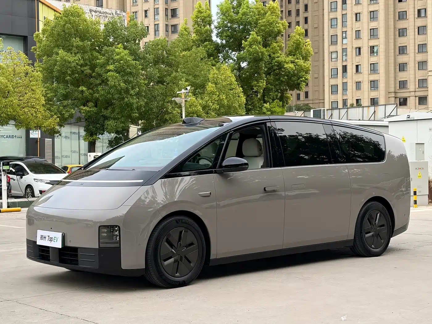 Li Auto MEGA 2024 Ultra