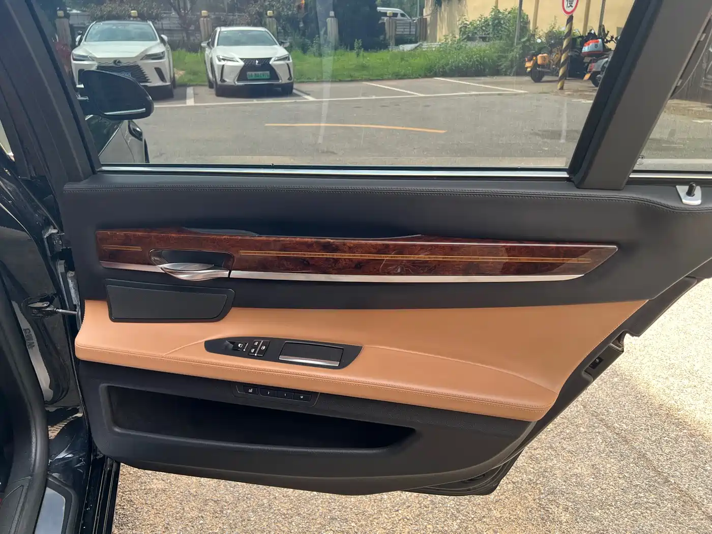 Фото 21 - BMW 7 Series