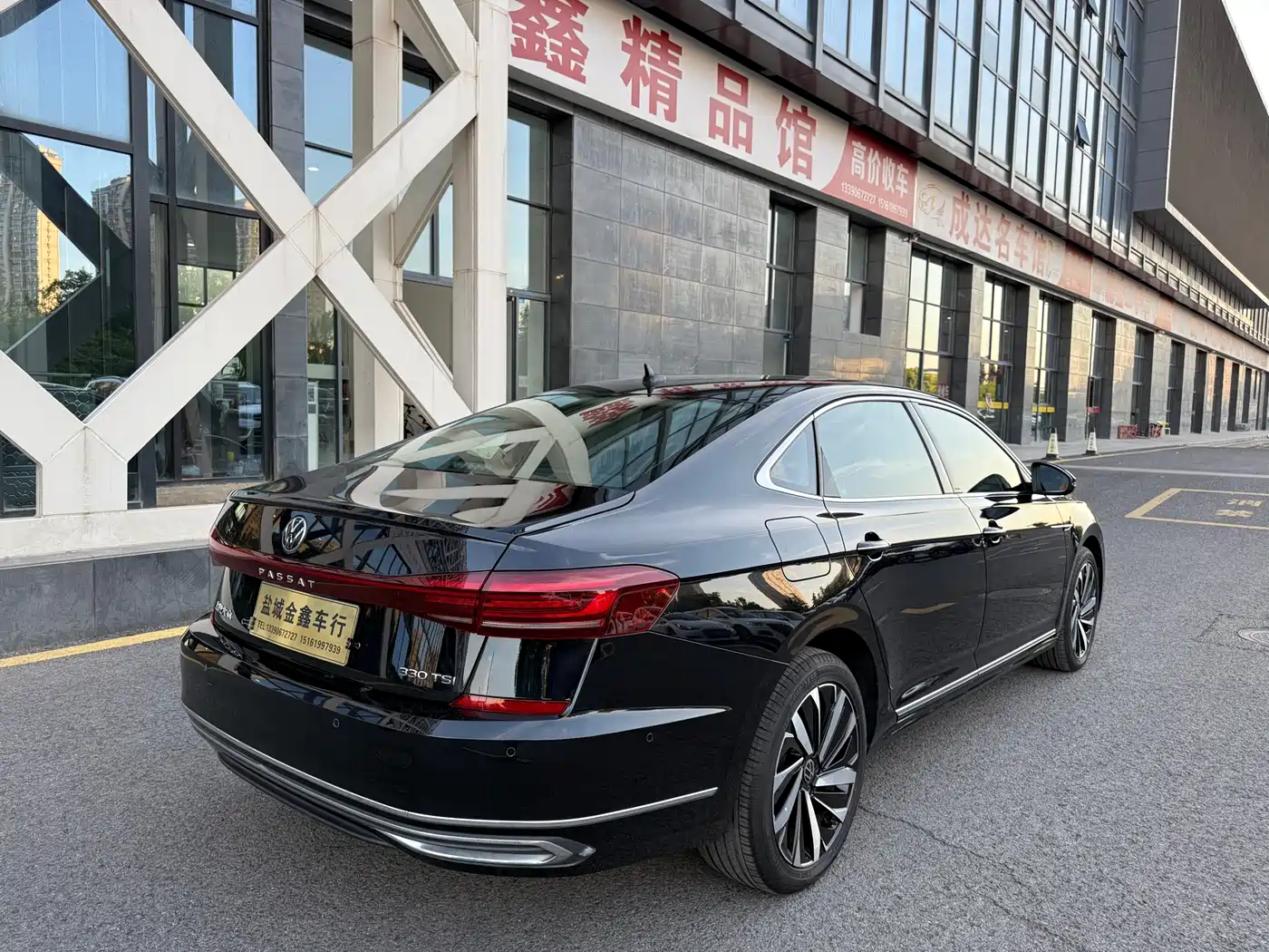 Volkswagen Passat 2022 330TSI Starlight Luxury Edition фото 20