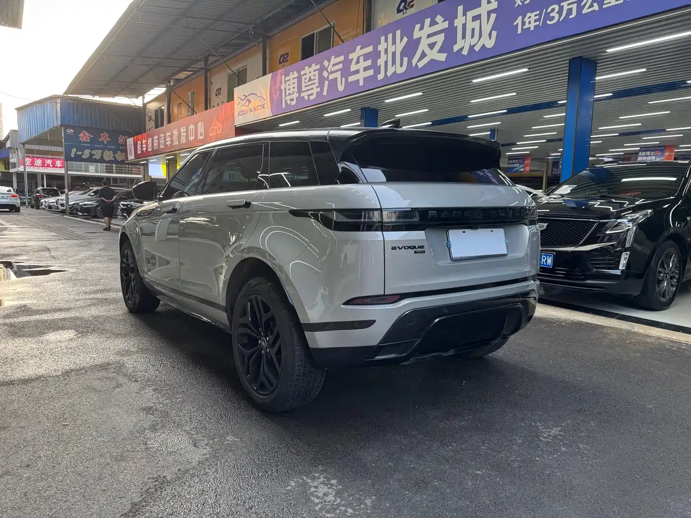 Land Rover Range Rover Evoque 2023 Range Rover Evoque L 249PS Luxury Edition фото 21