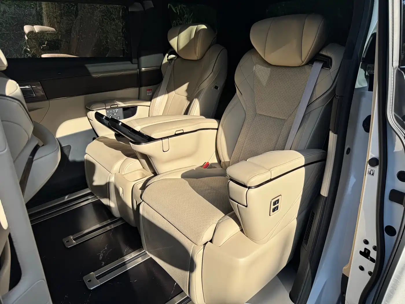 Toyota Vellfire 2024 Crown Hybrid 2.5L Executive Premium Edition фото 5