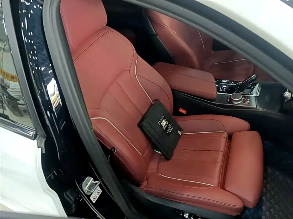 BMW 5 Series New Energy 2022 Facelift II 535Le Pioneer Edition M Sport Package фото 25