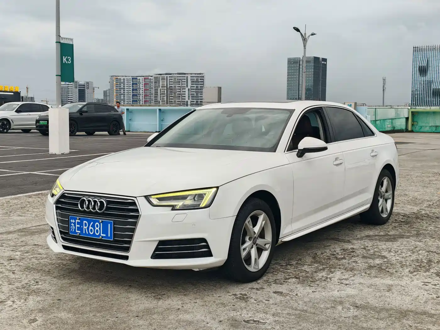 Photo 3 - Audi A4L