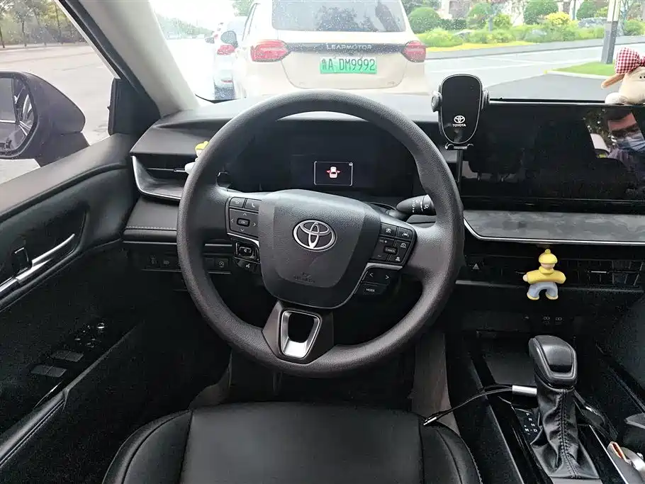 Toyota Camry 2024 2.0E Elite Edition фото 15