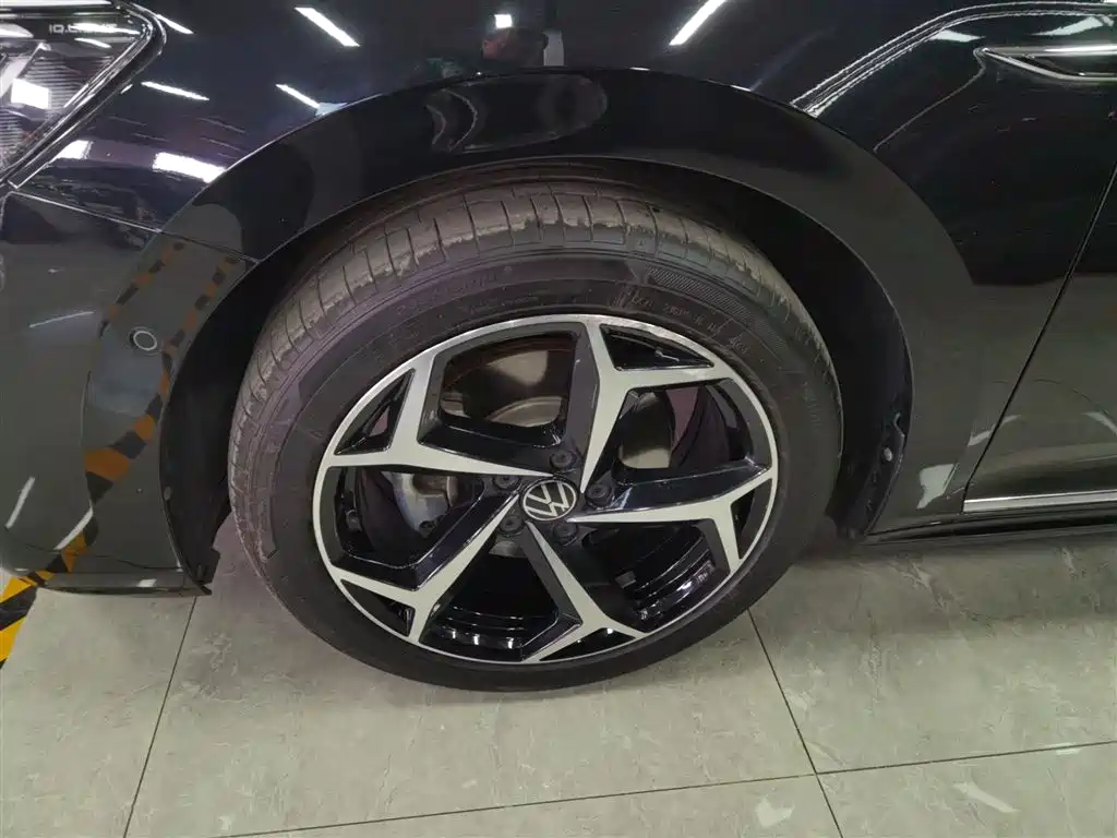 Volkswagen Passat 2023 330TSI Starlight Luxury Edition фото 23