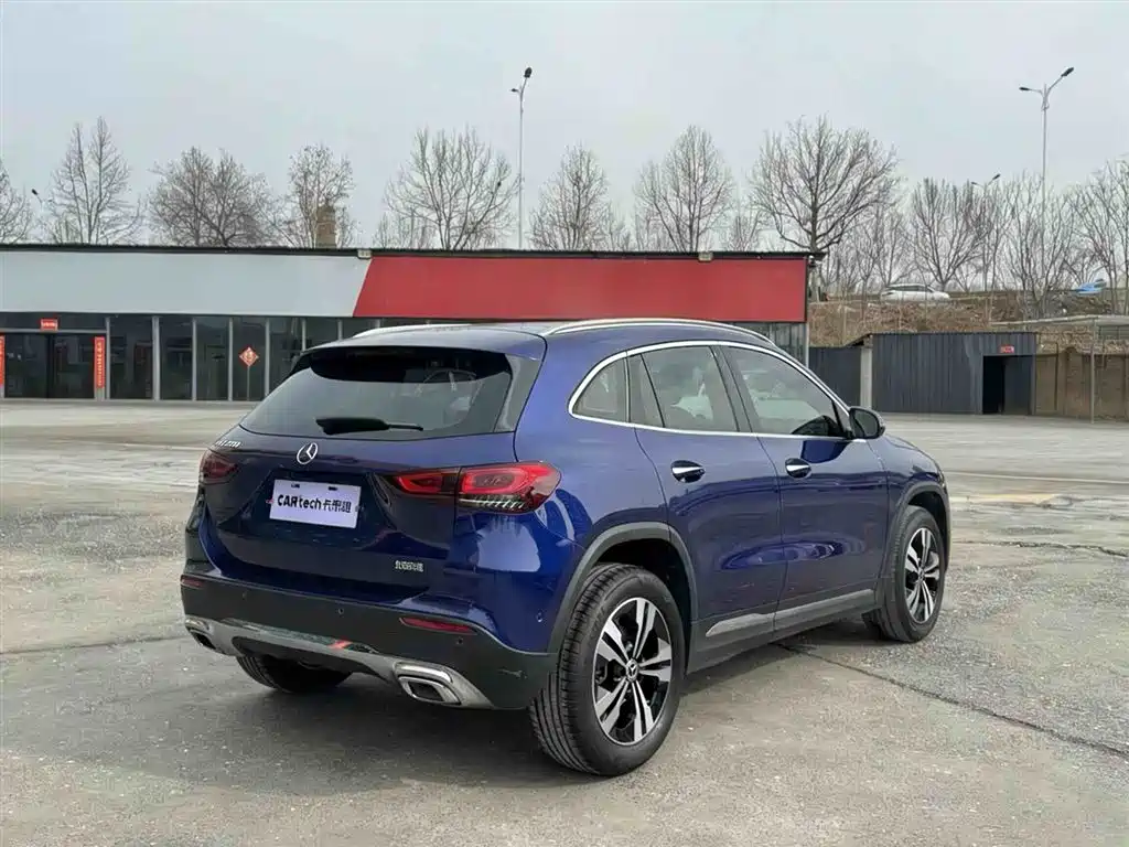 MERCEDES-BENZ GLA