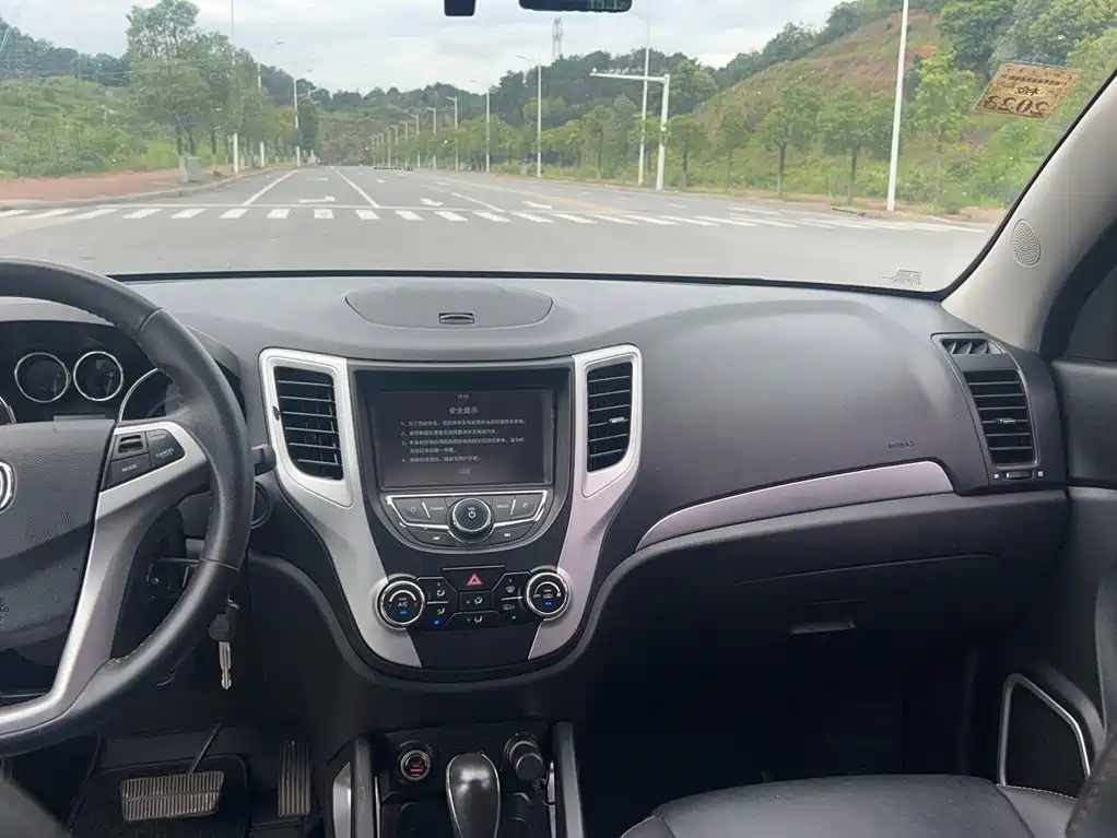 Changan CS35 2017 2016 1.6L Automatic Luxury Model China V