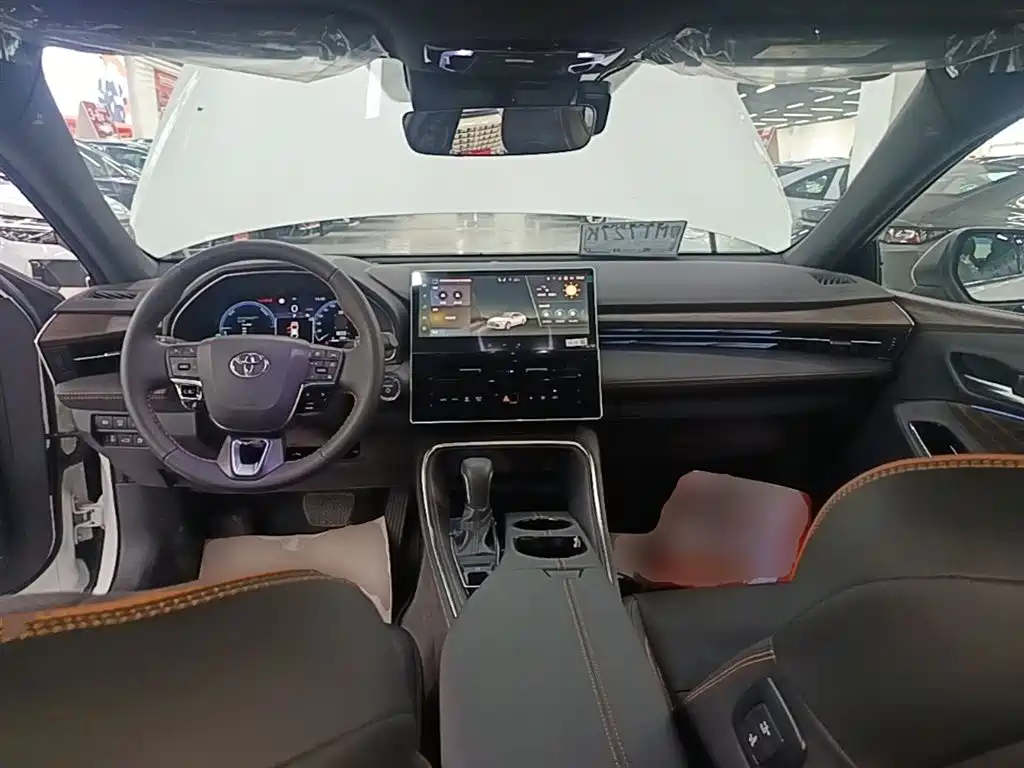 Toyota Avalon 2024 Model Hybrid 2.5L XLE Prestige Edition фото 10