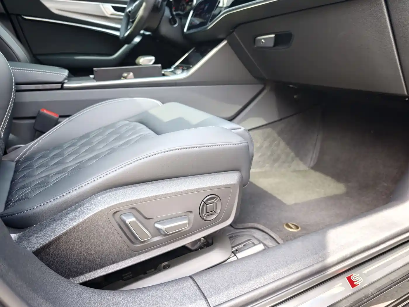 Audi A6L 2025 Model Year Facelift 45 TFSI Premium Sport фото 22