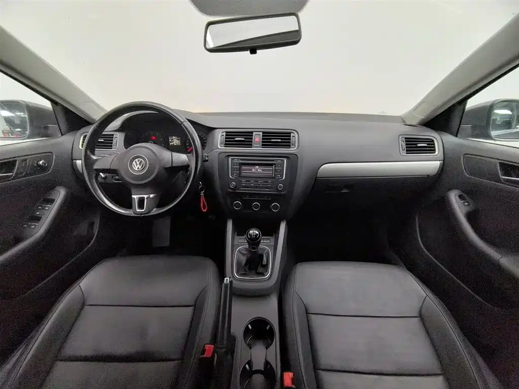 Volkswagen Sagitar 2014 Facelift 1.6L Manual Leading Version фото 5