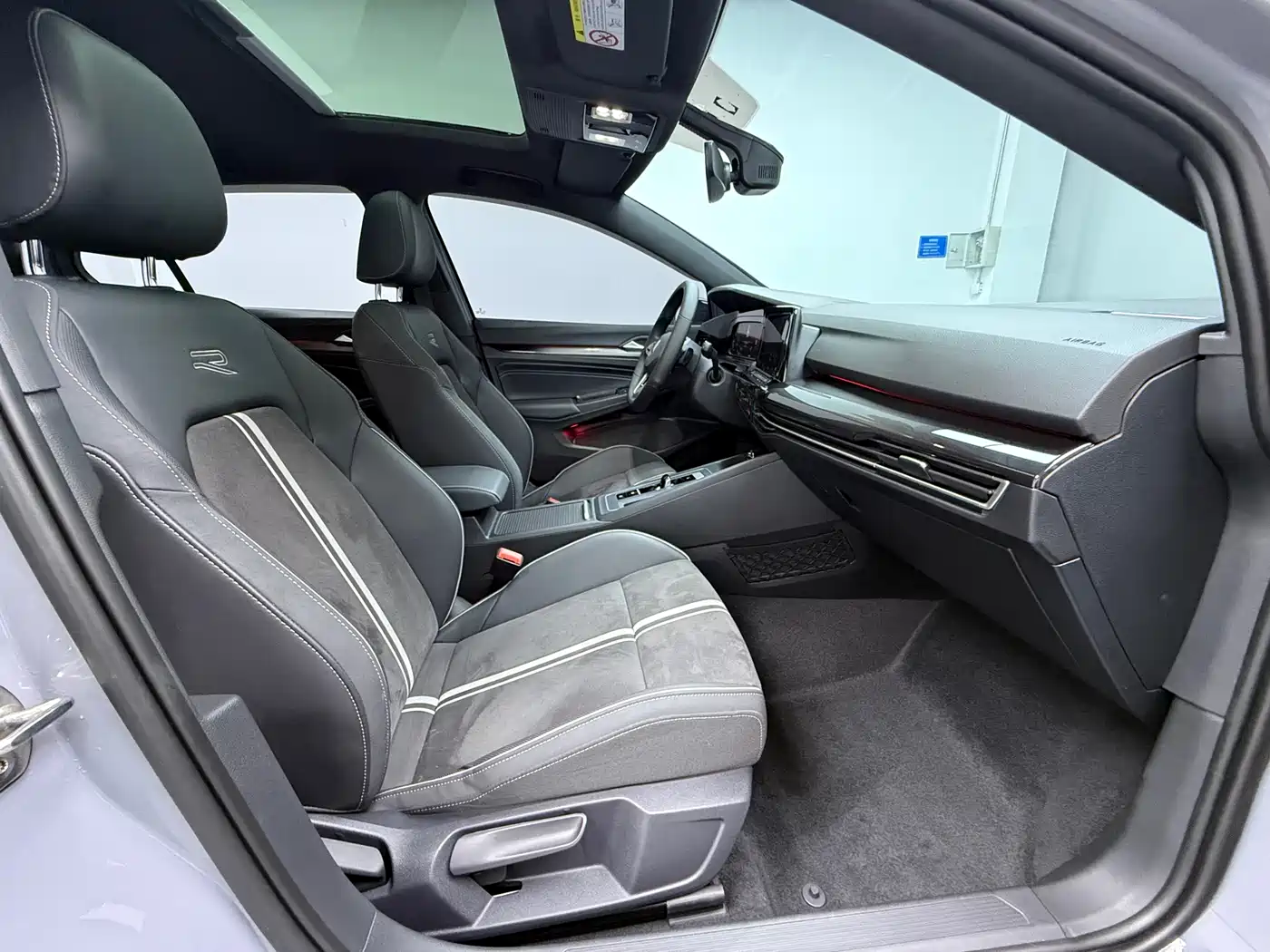 Volkswagen Golf 2023 280TSI DSG R-Line Lite фото 11