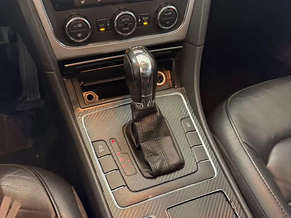 Volkswagen Passat 2014 1.8TSI DSG Luxury Edition фото 18