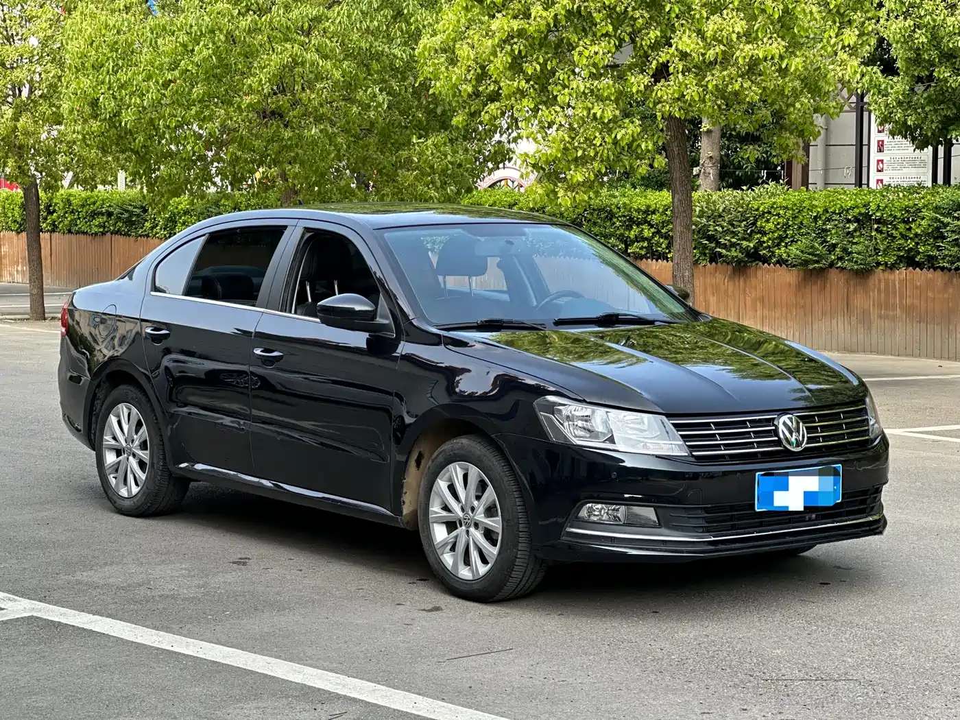 Volkswagen Lavida 2015 1.6L Automatic Comfort Edition фото 3