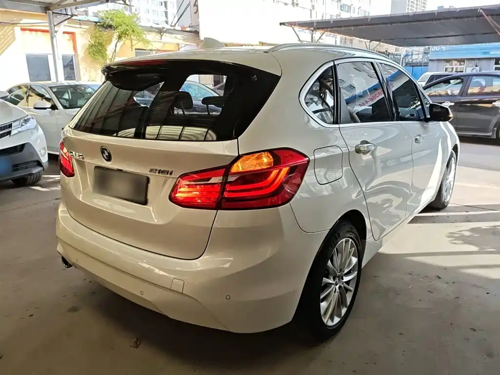 BMW 2 Series Touring 2018 218i Luxury Line фото 6
