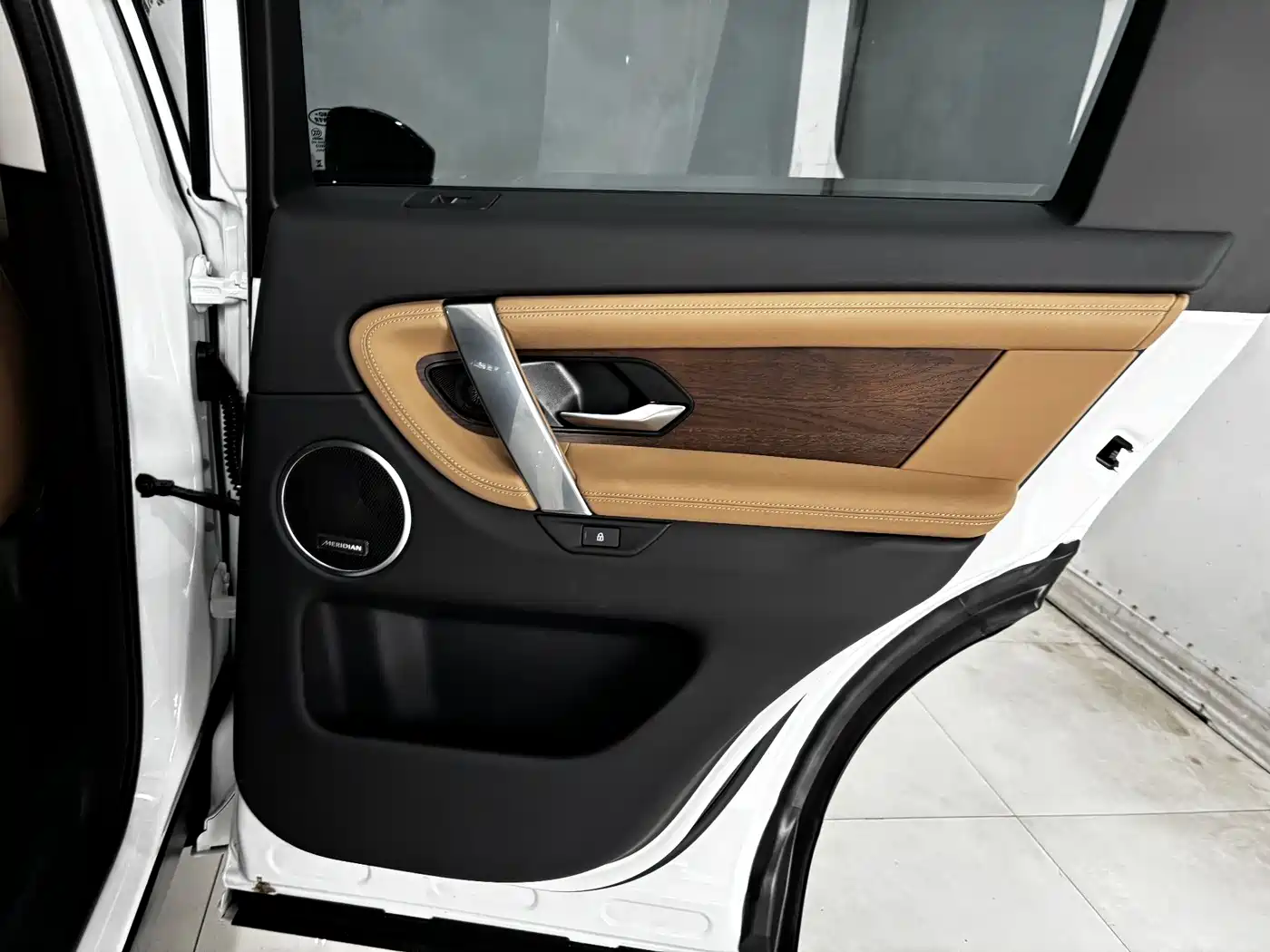Land Rover Discovery Sport 2025 249PS Performance Tech Edition фото 23