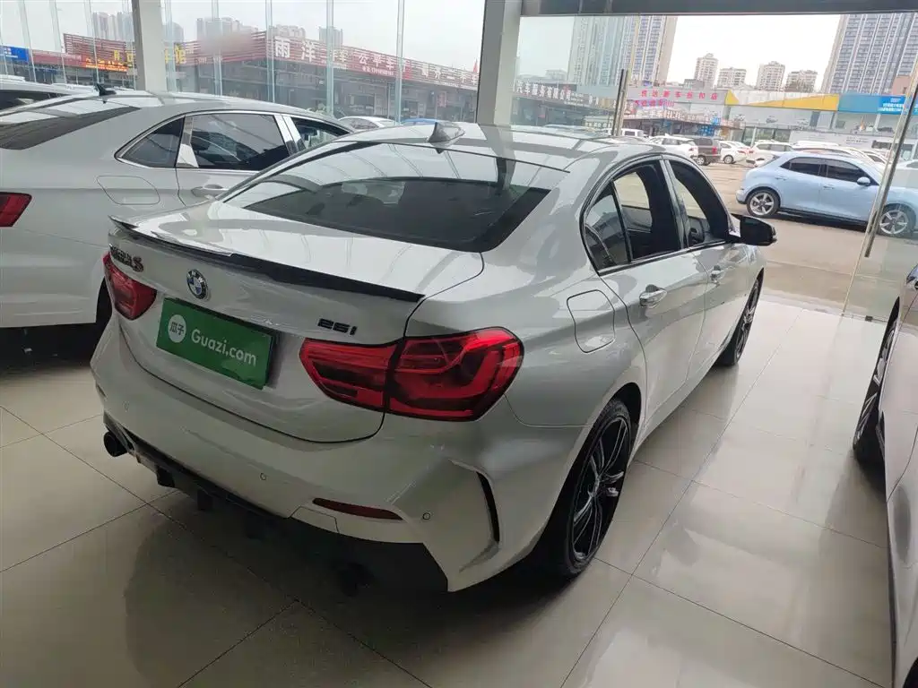 BMW 1-SERIES