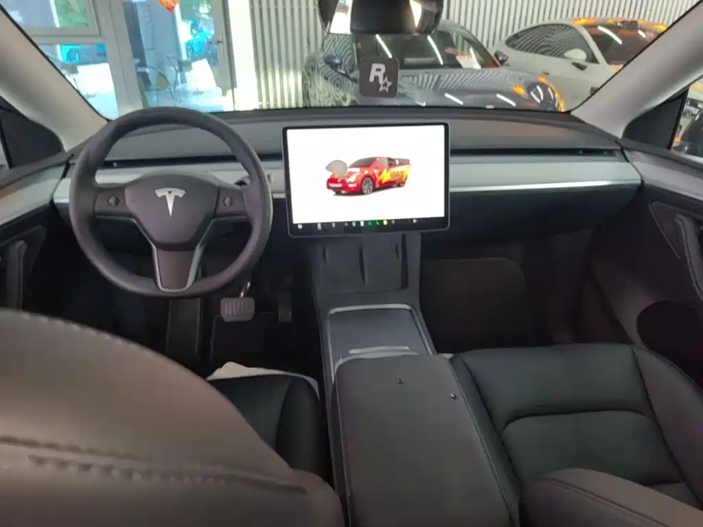 Фото 10 - Tesla Model Y