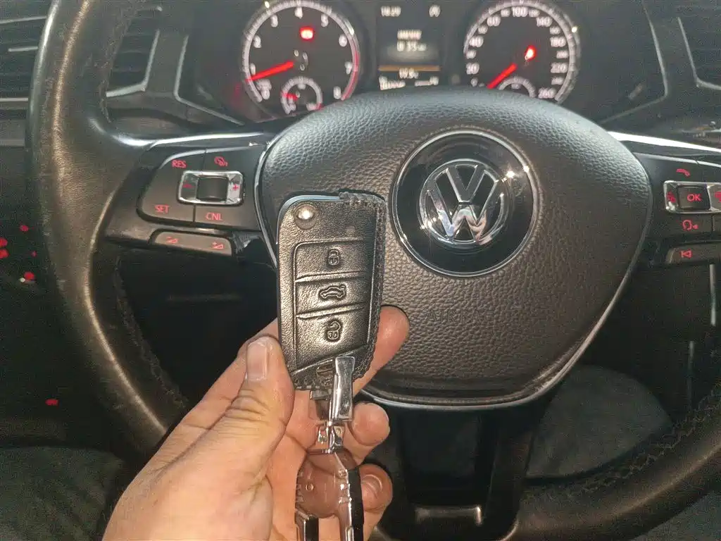 Volkswagen Passat 2017 330TSI DSG Luxury фото 9