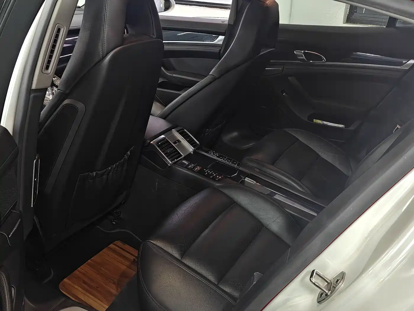 Porsche Panamera 2010 Panamera 4 3.6L фото 22