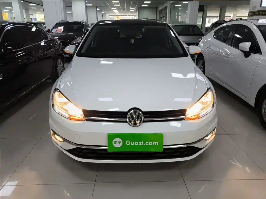 Volkswagen Golf 2020 Beloved Edition 280TSI DSG Comfort фото 3