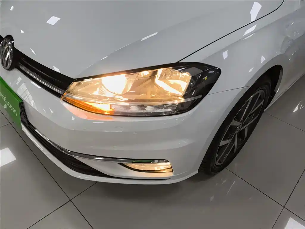 Volkswagen Golf 2020 Beloved Edition 280TSI DSG Comfort фото 18