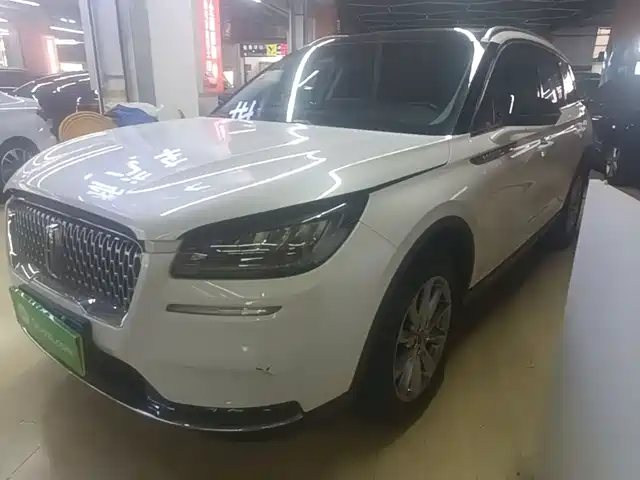 Lincoln Corsair 2.0T, моноприводный, Premium