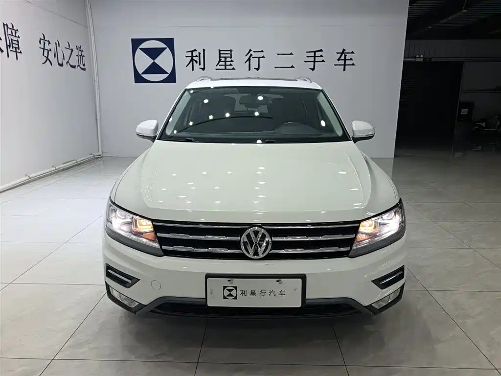 Фото 17 - Volkswagen Tiguan L
