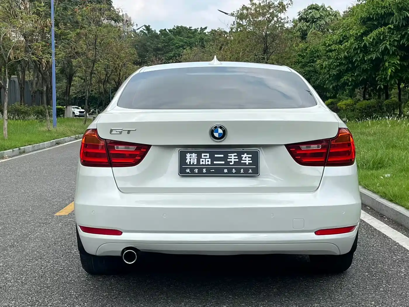 BMW 3 Series GT 2013 Model 320i Leading фото 12