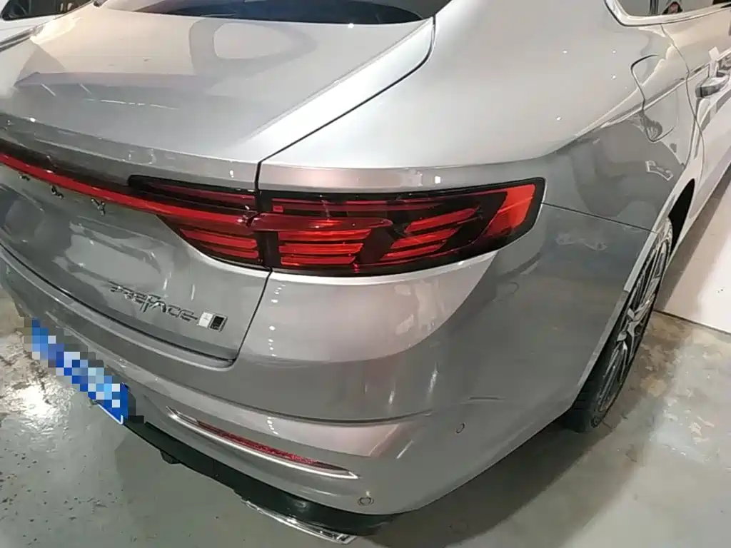Фото 8 - Geely Preface