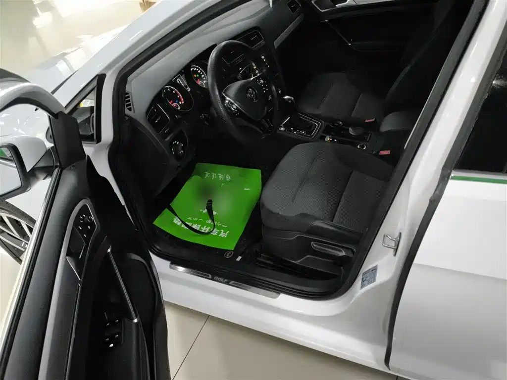 Volkswagen Golf 2020 Beloved Edition 280TSI DSG Comfort фото 12