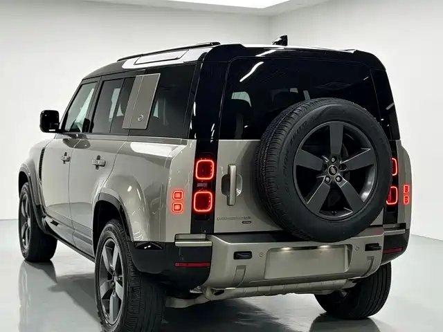 Land Rover Defender 2023 Model 110 3.0T P400 X-DYNAMIC HSE — фото 5