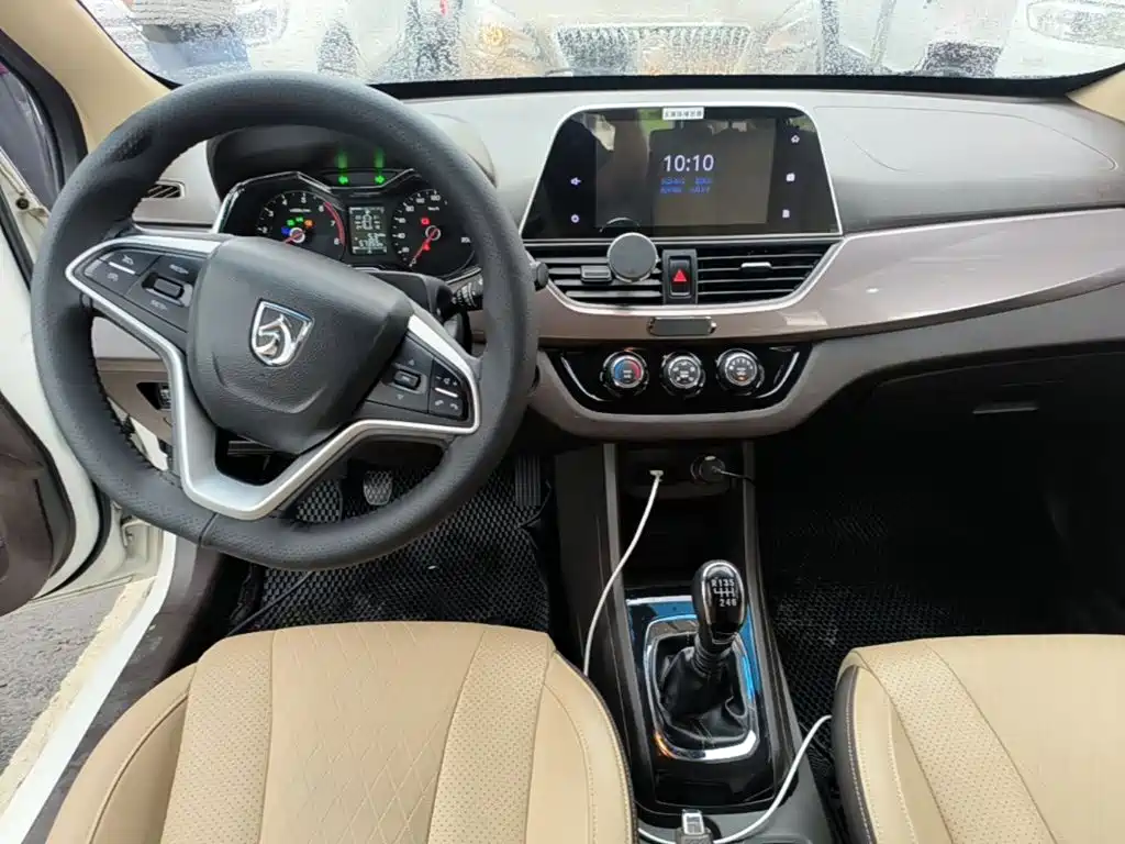 Baojun 310W 2017 2017 1.5L Manual Fashion Edition (China V)