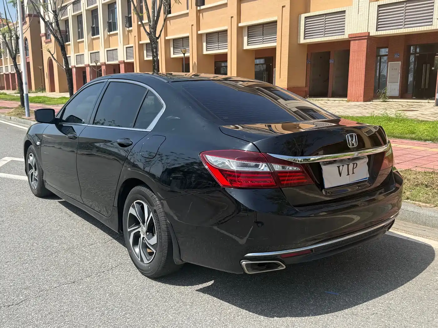 Фото 9 - Honda Accord