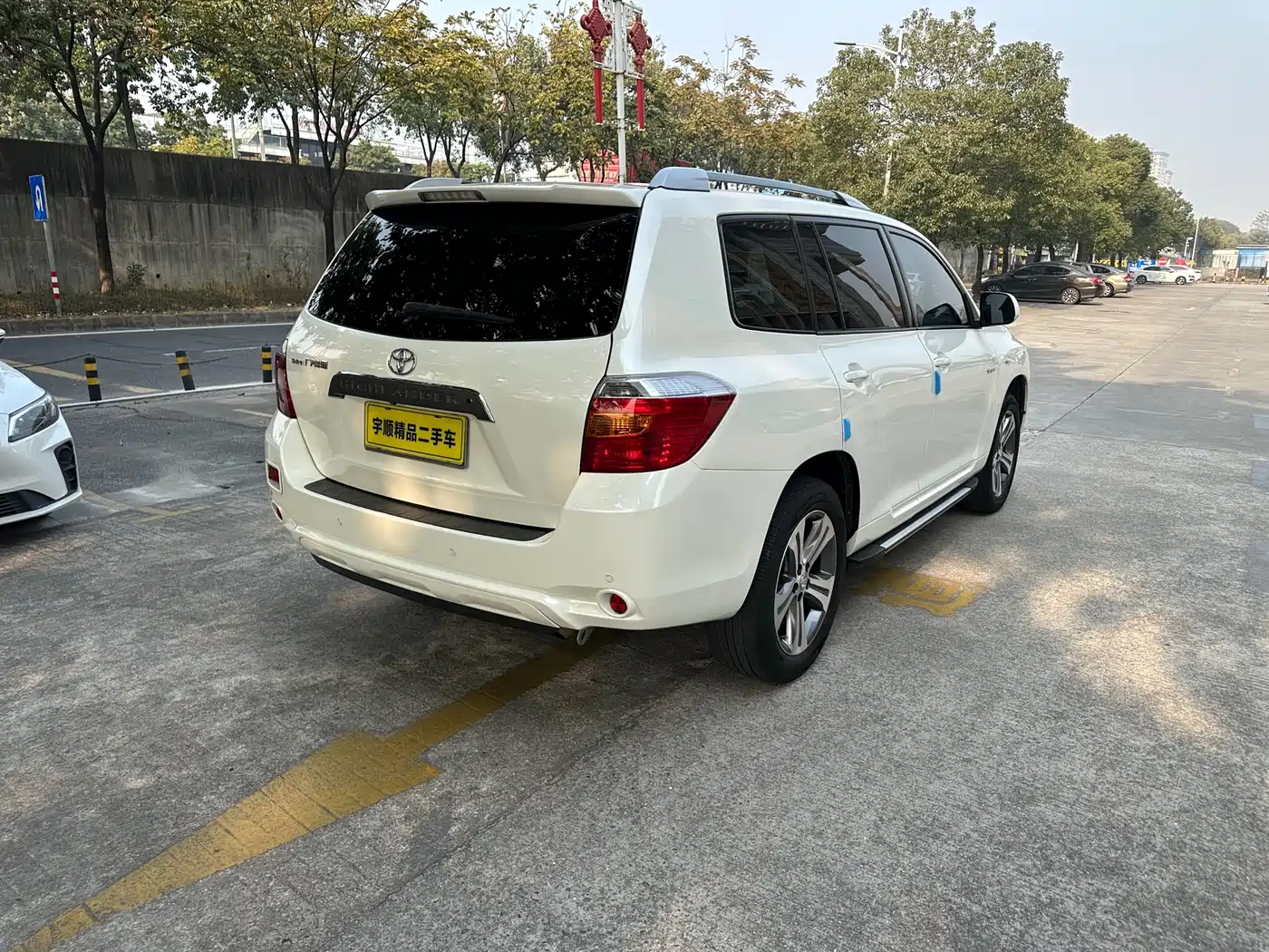 Toyota Highlander 2011 2.7L 2WD 7-seat Luxury фото 6