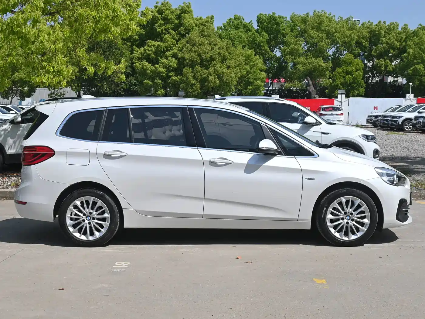 BMW 2 Series Gran Tourer 2019 220i Leading фото 7