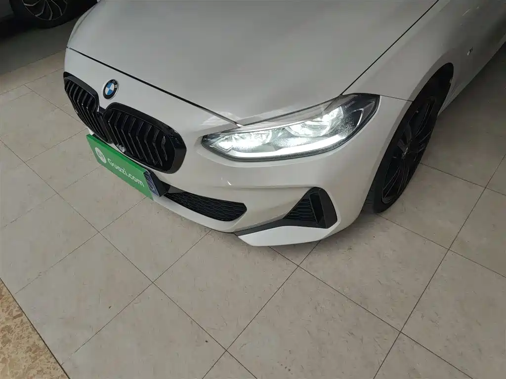 BMW 1 Series 2021 125i M Sport Black Night Edition фото 18