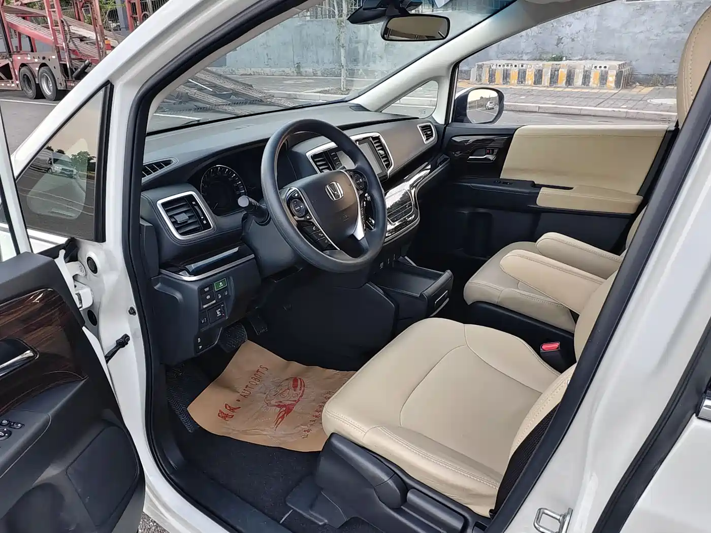 Honda Odyssey 2019 2.0L Sharp·Smooth Edition фото 3