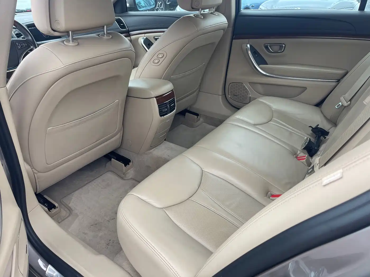 Roewe 950 2014 2012 2.4L Luxury Edition