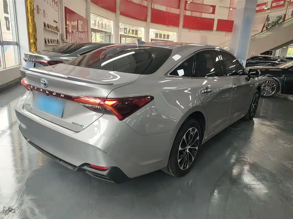 Toyota Avalon 2022 Hybrid 2.5L Luxury Edition фото 7