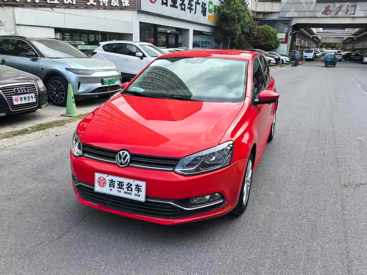 Volkswagen Polo 2014 1.4L Automatic Comfort Edition фото 2