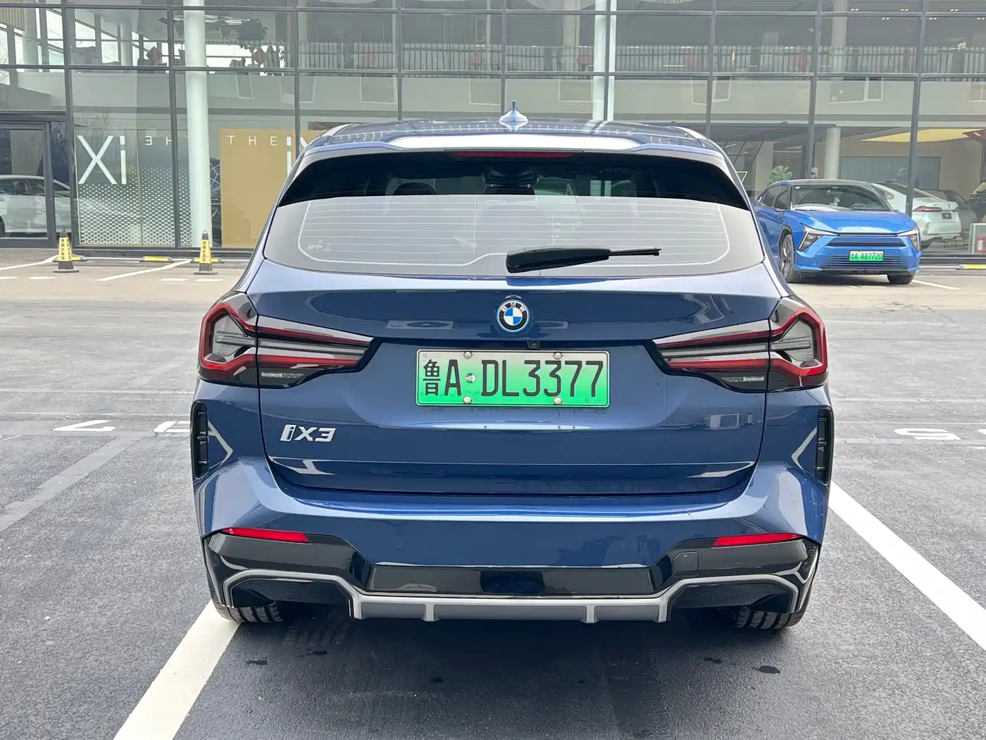 BMW IX3