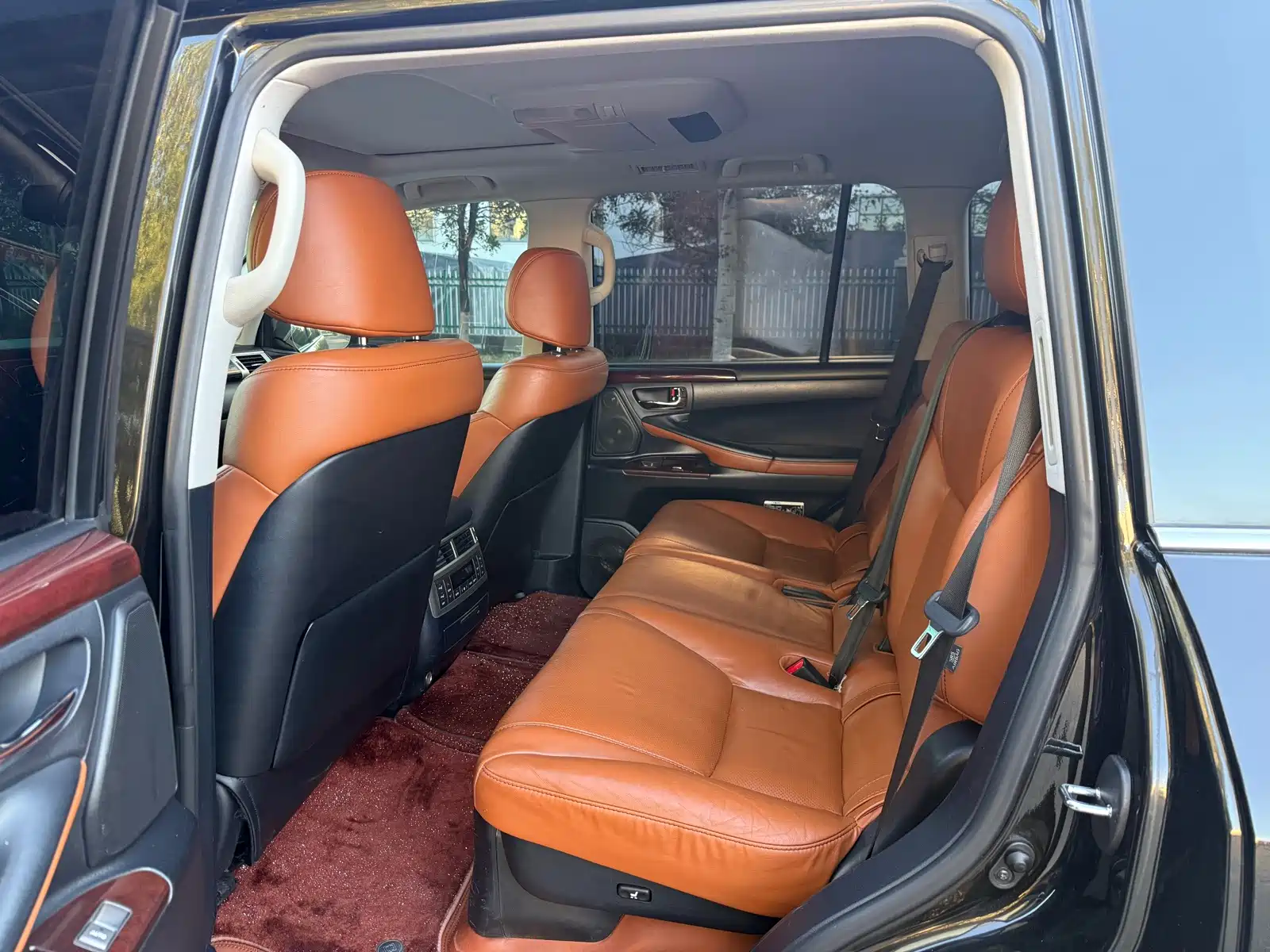 Фото 6 - Lexus LX