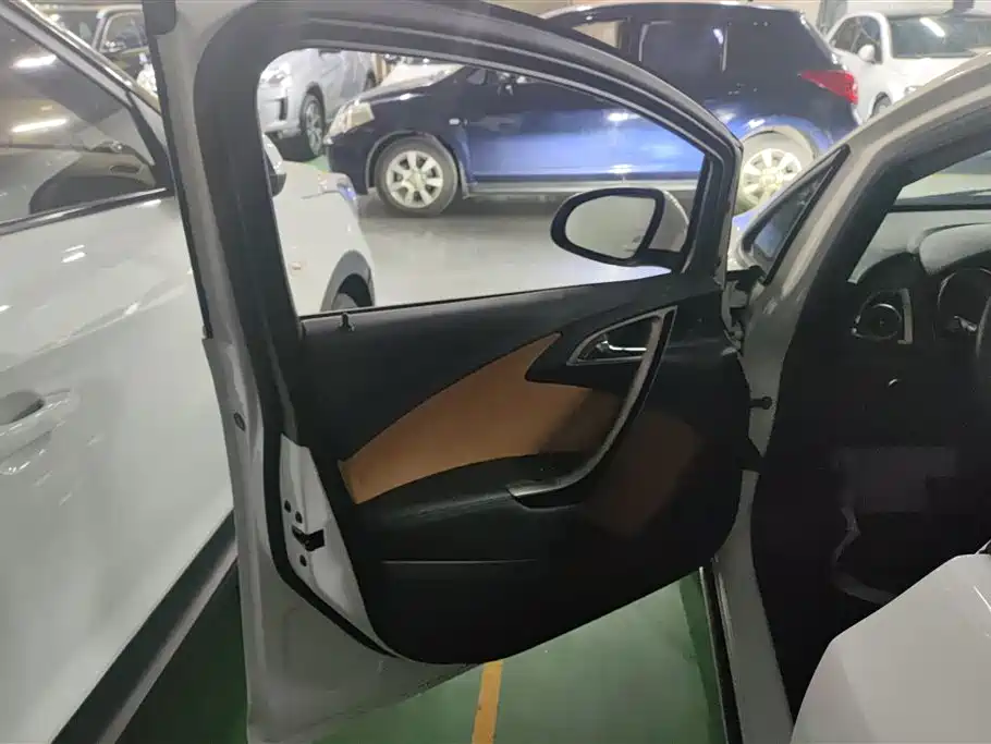 Buick Excelle 2014 XT 1.6L Automatic Fashion фото 7