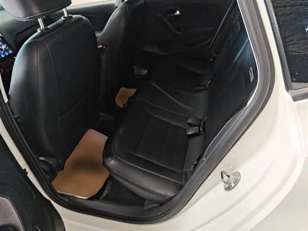 Volkswagen Polo 2014 1.6L Automatic Comfort Edition фото 17